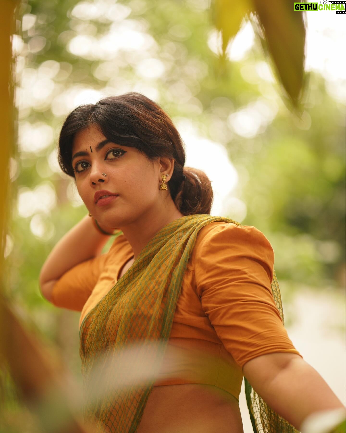 Nayana Elza Instagram - ഭദ്ര…. . . . 📸 @portraits_by_shone Dhawani @byhand.in . . . . . . . . . . #dhawani #tamil #vintage #photoshoot #musturdyellow #instafashion