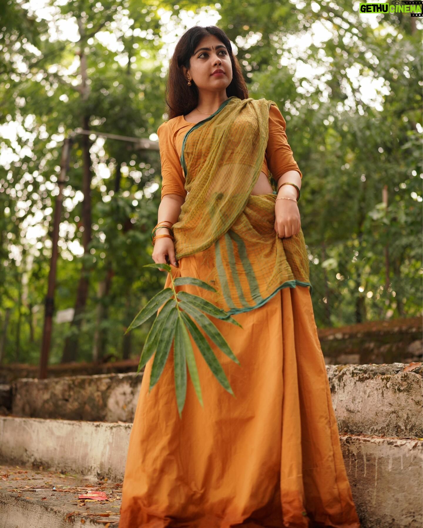 Nayana Elza Instagram - ഭദ്ര…. . . . 📸 @portraits_by_shone Dhawani @byhand.in . . . . . . . . . . #dhawani #tamil #vintage #photoshoot #musturdyellow #instafashion