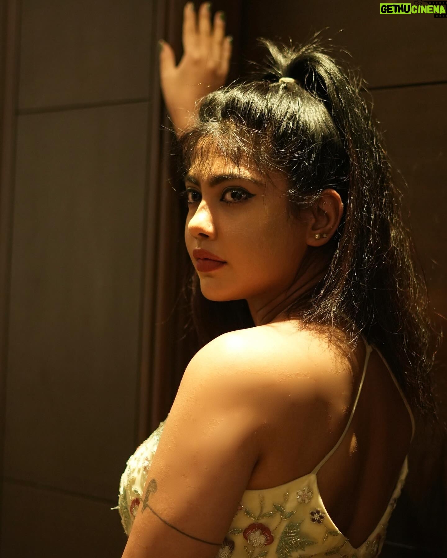 Nayana Elza Instagram - ⨠. . Outfit @thunnal đ¸ @delight_photography_official @filmstarsbuzz Styling @merlin_lizbet . . . . . . . . . . . . . . . . . #southindianawards #southindian #malayalamcinema #ootd #outfit #gown #nayanaelza #awardnight #santoshamawards2023 #fashion
