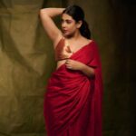 Nayana Elza Instagram - ❤️ . . 📸 @jibinartist @plan.b.actions Saree @larobedesignerboutique Styling @merlin_lizbet MUA @ajayanmakeupartist @sibin_hair_stylist . . . . . . #saree #red #ootd #fashionstyle #styleoftheday #nayanaelza #instafashion