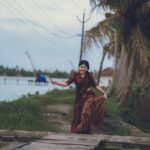 Nayana Elza Instagram - നില ✨ . . Photography: @_harikumar._ @haaary._ Stylist @merlin_lizbet Bts : @thekochimachan Photography assist : @__naim.___ @_fahadh_x_ Costume @sahasraksh_designstudio . . . . . . . . . . #naturephotography #green #kerala #dhawani #nayanaelza #moments #tamilponnu #shooting