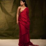 Nayana Elza Instagram - ❤️ . . 📸 @jibinartist @plan.b.actions Saree @larobedesignerboutique Styling @merlin_lizbet MUA @ajayanmakeupartist @sibin_hair_stylist . . . . . . #saree #red #ootd #fashionstyle #styleoftheday #nayanaelza #instafashion