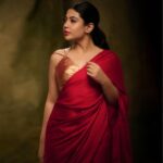 Nayana Elza Instagram - Live a life you will remember 🌹 . . 📸 @jibinartist @plan.b.actions Saree @larobedesignerboutique Styling @merlin_lizbet MUA @ajayanmakeupartist @sibin_hair_stylist . . . . . . . . . . #styleinspiration #ootd #fashionstyle #fashiongram #redsaree #nayanaelza #makeuplook #stylishlook