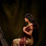 Nayana Elza Instagram - Fashion with a cultural twist✨ . . 📸 @jibinartist @plan.b.actions Styling @merlin_lizbet MUA @ajayanmakeupartist @sibin_hair_stylist Saree @kathirlooms . . . . . . . #saree #sixyards #fashion #elegance #nayanaelza #fashionstyle #styleoftheday