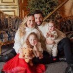 Naydelin Navarrete Instagram – Una Navidad muy especial! 
Esta navidad tenemos nuevo integrante!! 😍😍👶🏼
Les mandamos un abrazo fuerte fuerte!
FELIZ NAVIDAD A TODOS!🎄 Dlb siempre! 🙏🏻
Pd: amamos la ultima foto🥰

#merrychristmas #family #home 
📸 @cielomonikfotografia