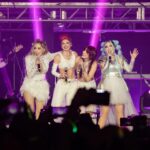 Naydelin Navarrete Instagram - Lo que comenzó como una fecha en la Arena cdmx se convirtió en 3 presentaciones (Mty, gdl) no habíamos siquiera hecho la primera y por el sould out se abrieron más lugares que por supuesto se volvieron a agotar. Fue tal la respuesta del público, que una semana antes de la fecha, nos anunciarían que “2000s x siempre” haría gira por toda la República en marzo del 2024… Todo esto sin antes subir al escenario, pero ese día... Ese 5 de agosto quedará en mi memoria por siempre! Aún estoy procesando lo qué pasó… fue más que mágico, más que ensordecedor, fuimos 20,000 niños cantando y bailando las canciones con las que crecimos y que marcaron una generación! Y por si fuera poco, por qué USTEDES lo pidieron, no será marzo del siguiente año, si no que iniciamos la gira este 12 de octubre en el Pepsi center!! 😱😱 Así que GRACIAS! Gracias por su amor! Por crecer con nosotros! Y por seguir aquí cerquita!❤️🫶🏻mi gratitud y cariño.. X SIEMPRE! Fotatza 📸 @soy_alanhdez @2000sxsiempre @2000spoptour #concierto #arenacdmx #gira #octubre #2023 #amigosxsiempre #complicesalrescate #aventuraseneltiempo