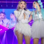 Naydelin Navarrete Instagram - Lo que comenzó como una fecha en la Arena cdmx se convirtió en 3 presentaciones (Mty, gdl) no habíamos siquiera hecho la primera y por el sould out se abrieron más lugares que por supuesto se volvieron a agotar. Fue tal la respuesta del público, que una semana antes de la fecha, nos anunciarían que “2000s x siempre” haría gira por toda la República en marzo del 2024… Todo esto sin antes subir al escenario, pero ese día... Ese 5 de agosto quedará en mi memoria por siempre! Aún estoy procesando lo qué pasó… fue más que mágico, más que ensordecedor, fuimos 20,000 niños cantando y bailando las canciones con las que crecimos y que marcaron una generación! Y por si fuera poco, por qué USTEDES lo pidieron, no será marzo del siguiente año, si no que iniciamos la gira este 12 de octubre en el Pepsi center!! 😱😱 Así que GRACIAS! Gracias por su amor! Por crecer con nosotros! Y por seguir aquí cerquita!❤️🫶🏻mi gratitud y cariño.. X SIEMPRE! Fotatza 📸 @soy_alanhdez @2000sxsiempre @2000spoptour #concierto #arenacdmx #gira #octubre #2023 #amigosxsiempre #complicesalrescate #aventuraseneltiempo