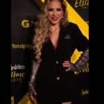 Naydelin Navarrete Instagram - 💛🖤💛🖤 una GRAN noche en los #eliotawards #yelowcarpet @eliotmedia