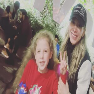 Naydelin Navarrete Instagram - Ayer  fue un día muy especial !
El primer día de clases de mi bebe Isabella en el @cea_televisa 
 Estamos muy felices por ti ! 
Mucho éxito en esta nueva etapa mi bebé ! 

#cea #ceainfantil #televisa #ceatelevisa