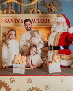 Naydelin Navarrete Instagram - Una Navidad muy especial! 
Esta navidad tenemos nuevo integrante!! 😍😍👶🏼
Les mandamos un abrazo fuerte fuerte!
FELIZ NAVIDAD A TODOS!🎄 Dlb siempre! 🙏🏻
Pd: amamos la ultima foto🥰

#merrychristmas #family #home 
📸 @cielomonikfotografia