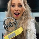 Naydelin Navarrete Instagram - Un poco de lo que se vivió en los #eliotawards 💛🖤 #yellowcarpet #2000sxsiempre #complices #premios #viral
