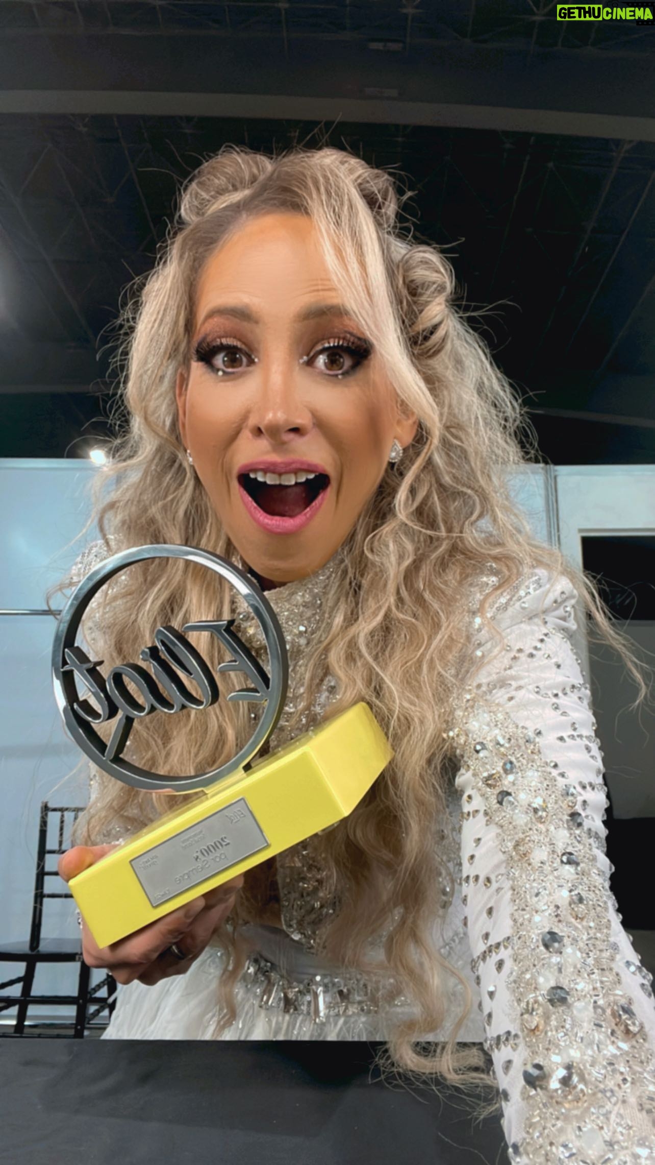 Naydelin Navarrete Instagram - Un poco de lo que se vivi贸 en los #eliotawards 馃挍馃枻 #yellowcarpet #2000sxsiempre #complices #premios #viral