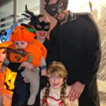 Naydelin Navarrete Instagram – trick or treat? 👻🎃🕯 
Por favor díganme q opinan de la ultima foto?
#happyhalloween #anabelle #pumpkin #family