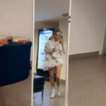 Naydelin Navarrete Instagram – Esta imagen me voló la cabeza!🤯
Estas imágenes representan mi vida entera! 
Si alguien me hubiera dicho cuando era niña, que un día iba a estar de nuevo en un escenario, cantando las mismas canciones que cantaba en ese momento, pero que ahora estaría ahí mi hija, con mi esposo cargando a nuestro bebé de meses viéndome! Pff jamás me lo hubiera imaginado… 
Son de esos regalitos de la vida que no esperas y que solo queda agradecer por lo bendecidos y afortunados que somos!
Gracias vida! Y gracias como siempre a mis papás que están infaltablemente en cada momento, mis hermanos❤️ mi familia y amigos que estuvieron ahí conmigo ese día, física y emocionalmente. 

📸gracias por estas bellas imágenes @tania_ibanez @danielaaedo @paocontrerasoficial 
#blessed #2000sxsiempre #2000spoptour #concierto #family #truelove #tribu @2000sxsiempre @2000spoptour