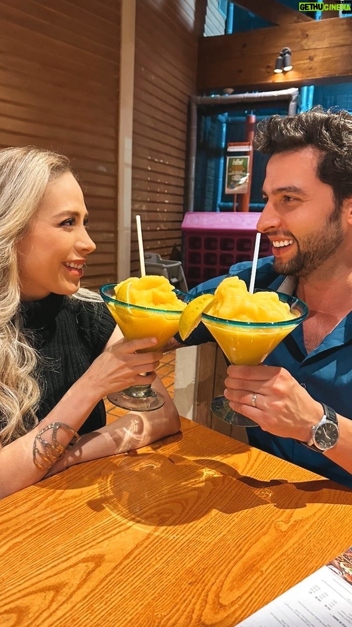 Naydelin Navarrete Instagram - Feliz cumpleaños amor de mis vidas!!! Que bendición la mía poder estar a tu lado festejando cada día! Te amo!! ❤️ @davidanguianomx