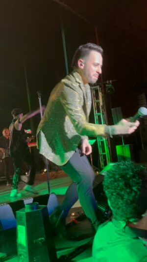 Naydelin Navarrete Instagram - En el concierto de Martín ricca! Y no paramos con los reencuentros! 
#martinricca #naidelyn #2000xsiempre #amigosxsiempre #reencuentros