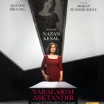 Nazan Kesal Instagram – @yaralarmasktandr 
Ocak oyun programı

5 Ocak Besa Cevahir Sahnesi B salonu 
(Furuğ un doğum gününde)
https://biletinial.com/tiyatro/yaralarim-asktandir
@biletix 

12 Ocak Fişekhane @fisekhane 
https://biletinial.com/tiyatro/yaralarim-asktandir
@biletix 

24 Ocak Moda Sahnesi
https://mobilet.com/tr/event/16173/

30 Ocak Yunus Emre Kültür Merkezi
@biletix 
https://biletinial.com/tiyatro/yaralarim-asktandir
@hasanozkayaorganizasyonn
