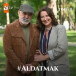 Nazan Kesal Instagram - Bu akşam , iki sevdiceğimin Ercan ve Vahidemin ilk kez birlikte oynadıkları “Aldatmak” dizisi başlıyor. Yönetmen koltuğunda FHVK ve BZÇ de iki projede gururla çalıştığım @muratsaracoglu var.2.ekip yönetmeni canım @evrenkarabyk Yapımcısı @timsandb Güçlü bir senaryo ve oyuncu kadrosu👌 Daha ne olsun💐Uğurlu olsun✋🏾 Bu akşam 20.00 de @atvturkiye de