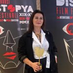 Nazan Kesal Instagram – 2.Uluslararası Distopya Film Festivali Onur ödülü için layık görenlere şükran🙏🏻
Bu ödül #iranda kadın,özgürlük ve yaşam mücadelesi veren kızkardeşlerimiz için✌🏻💐
#mahsaamini🌹