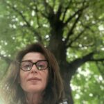 Nazan Kesal Instagram – Ben de ağaçların soyundanım,bu bayat havayı solumak beni de kederlendiriyor .
Furuğ Furuğzad Bir kadın hikayesi 
Yaralarım Aşktandır 
Sezonun ilk oyunu
19 Ekim Çarşamba @modasahnesi nde başlıyoruz.
@yaralarmasktandr 
@sebnemisiguzel yazdı @berfinzenderlioglu yönetti
Biletler @mobilet te satışta

https://www.mobilet.com/event/yaralarim-asktandir-7725-5ced