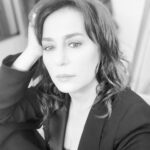 Nazan Kesal Instagram - Siyah-Beyaz Bu iki renk sadece fotograflarda kalsın. Yaşamdaki ana ve ara renklerimizi hiç unutmadan!! Kırmızı Mavi Sarı Yeşil Mor Pembe Kahverengi …. …