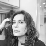 Nazan Kesal Instagram - Siyah-Beyaz Bu iki renk sadece fotograflarda kalsın. Yaşamdaki ana ve ara renklerimizi hiç unutmadan!! Kırmızı Mavi Sarı Yeşil Mor Pembe Kahverengi …. …
