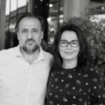 Nazan Kesal Instagram - 29.Uluslararası Adana Altın Koza Film Festivalinden .Festival hatırası:) Umudumuzu yeşerttiği için @adanaaltinkozaff Adana Büyükşehir Belediye Başkanı sayın Zeydan Karalar a, Festival Komitesine , çalışanlarına sinema emekçilerine ve filmleri seyircisiz bırakmayan Çukurova seyircisine 🙏🏻 şükran💐