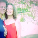 Nazan Kesal Instagram - Yıllardır görmediğim , sevdiğim eski dostlarla Urla da güzel bir karşılaşmadan geriye kalanlar. 💐 An vardır sadece .Anlar kalıcıdır.Hayat geçer gider anlar kalır bellekte.. Gülnihal okul arkadaşım ve belleğimde hatırası silinmeyenlerden Bu kalp seni unutur mu?❤️ “İzimizi Kaybetmeyin “ Sevgili Hasan ve Neslihanın youtube kanalının adı. Abone olmayı ve takipte kalmayı unutmayın. Hasan ve Neslihanın benimle yaptığı röportajın linki https://youtu.be/n_Lv1pSjo2E https://youtu.be/n_Lv1pSjo2E