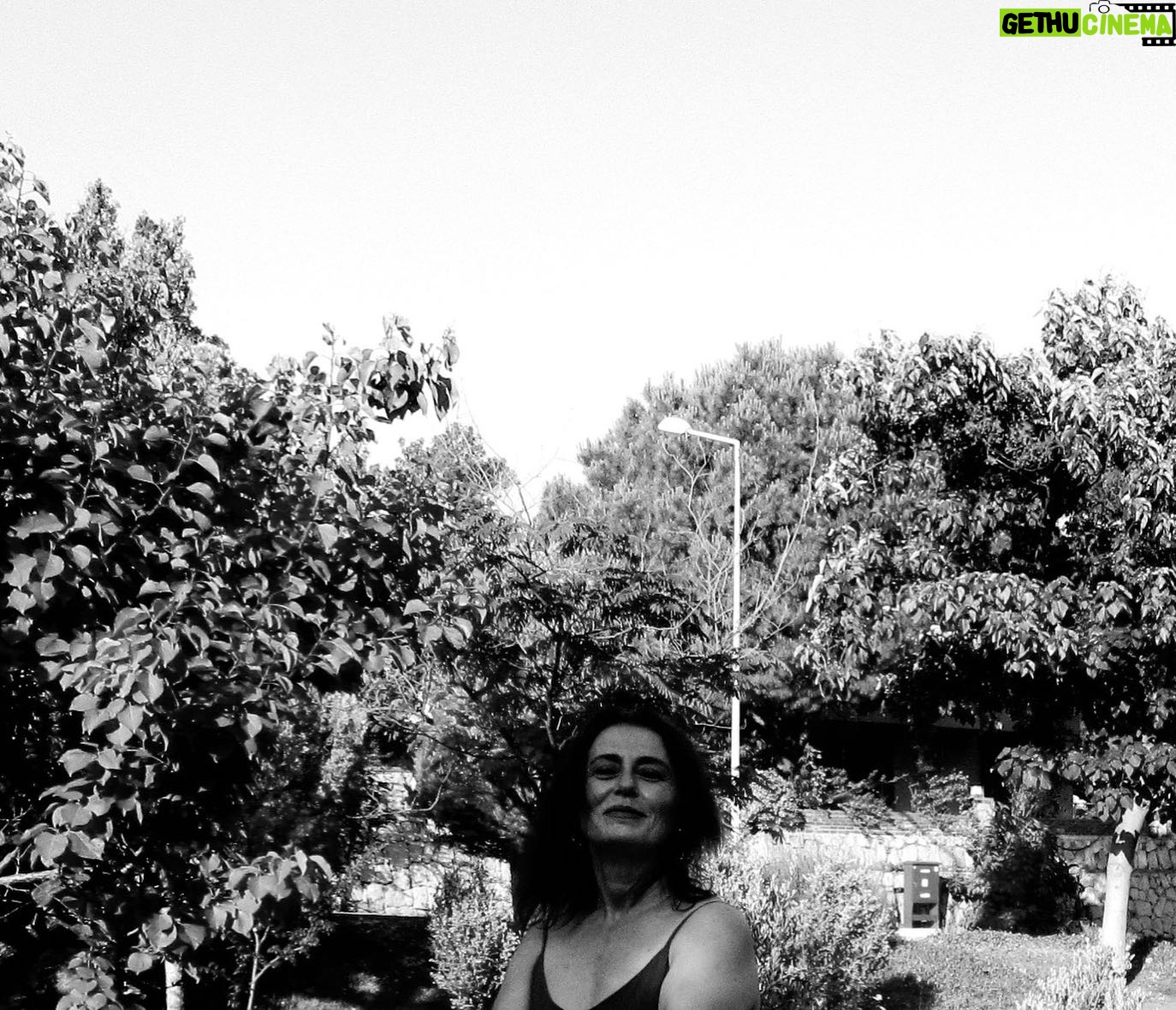 Nazan Kesal Instagram - Yıllardır görmediğim , sevdiğim eski dostlarla Urla da güzel bir karşılaşmadan geriye kalanlar. 💐 An vardır sadece .Anlar kalıcıdır.Hayat geçer gider anlar kalır bellekte.. Gülnihal okul arkadaşım ve belleğimde hatırası silinmeyenlerden Bu kalp seni unutur mu?❤️ “İzimizi Kaybetmeyin “ Sevgili Hasan ve Neslihanın youtube kanalının adı. Abone olmayı ve takipte kalmayı unutmayın. Hasan ve Neslihanın benimle yaptığı röportajın linki https://youtu.be/n_Lv1pSjo2E https://youtu.be/n_Lv1pSjo2E