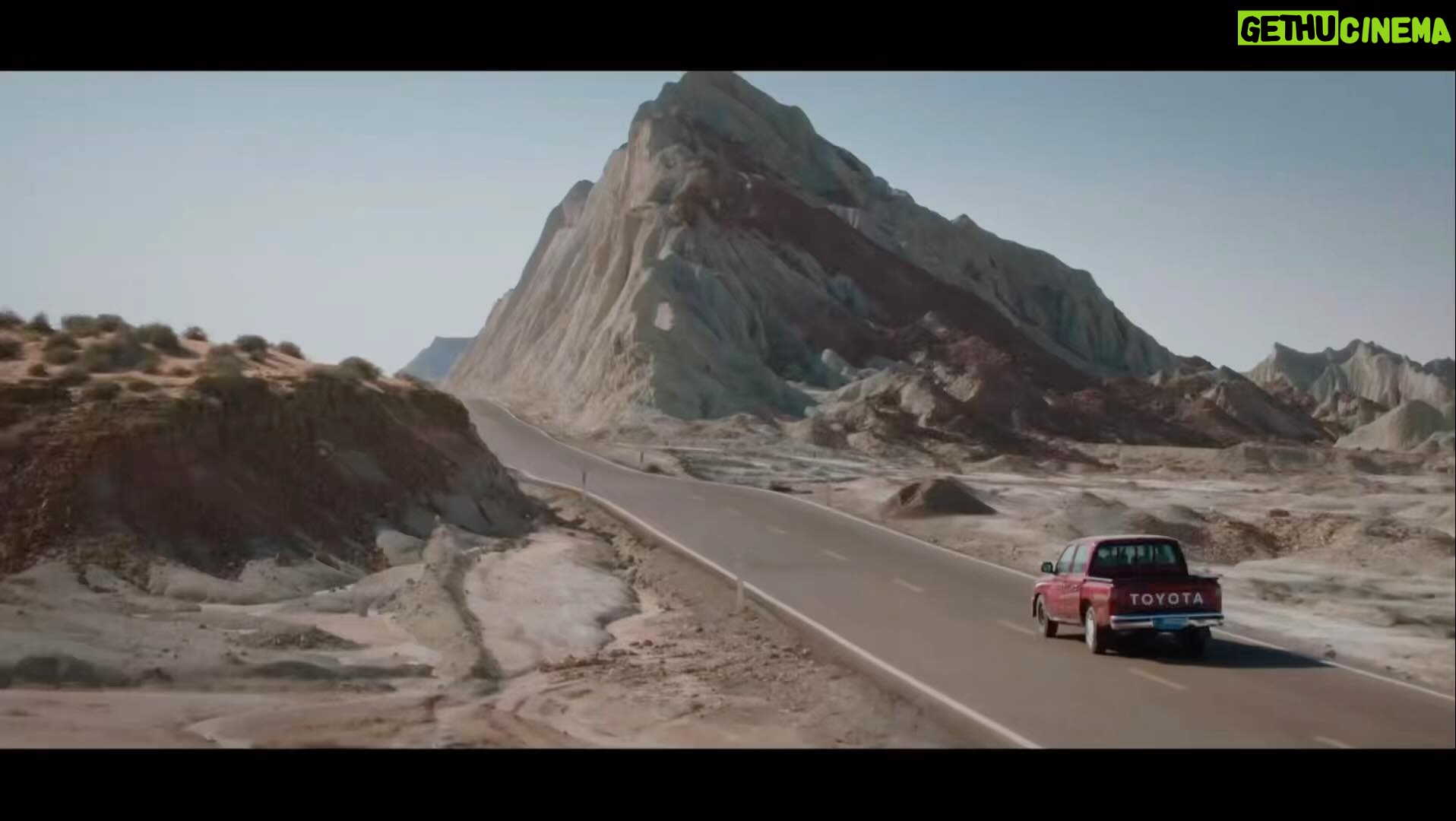 Nazanin Farahani - 6.7K Likes - روایتی عاشقانه در دل شگفتی های بلوچستان
«خورشید آن ماه» از امروز سینماهای سراسر کشور
فیلم سینمایی «خورشید آن ماه» نخستین ساخته سینمایی ستاره اسکندری امروز چهارشنبه ۲۲ آذر در سینماهای سراسر کشور بر پرده میرود.
این فیلم سینمایی همراه با ماشین خیمه شب بازی در سینما سیار در سیستان و بلوچستان به صورت رایگان اکران میشود.
همچنین تمام عواید فروش «خورشید آن ماه» صرف ساخت یک مرکز فرهنگی در بلوچستان خواهد شد.
نازنین فراهانی و پژمان بازغی، امیرحسین هاشمی، بنفشه صمدی، روژین صدرزاده ، صادق سهرابی، مهتاب جامی، نکیسا نوری، صادق بلوچی، روژناک شیرانی و با هنرمندی مریم بوبانی و پهلوان اسحاق بلوچ نسب ، برکت برجان بازیگران این فیلم سینمایی هستند.
تهیهکننده این فیلم سینمایی منوچهر محمدی است.
فیلمنامه «خورشید آن ماه» که با حمایت منطقه آزاد چابهار ساخته شده، توسط سمیه تاجیک به نگارش درآمده و موسیقی آن را حسین علیزاده ساخته است.
عوامل این فیلم سینمایی عبارتند از: مجری طرح و مدیر تولید:حسین اکبری، مدیر فیلمبرداری: مسعود امینی تیرانی، تدوین : بهرام دهقانی ،طراح صحنه و لباس: مجید علی اسلام، صداگذار: مهران ملکوتی ،صدابردار: محمود کاشانی، طراح گریم: سارا اسکندری، طراح جلوه های بصری: اوژن سید اشرفی، مشاور کارگردان: حامد محمدی، دستیار اول کارگردان و برنامه ریز: سعیدکریمی، جانشین تولید: عماد طاهری، مدیر اجرایی: سامیه لک، منشی صحنه: داریوش اسقایی، مدیرتدارکات: هادی غفارلو،عکس: پویا شاه جهانی، طراح لوگو و پوستر: شایان شفابخش، ساخت تیزر: کیومرث بیک زند، مشاور رسانهای: آیدا اورنگ
#خورشید_آن_ماه
#نازنین_فراهانی
#پژمان_بازغی
#ستاره_اسکندری