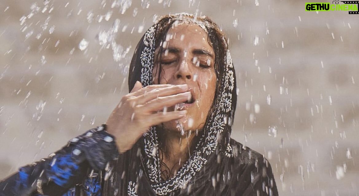 Nazanin Farahani - 6.9K Likes - تبریک به تمام عزیزانم در خورشید آن ماه ♥️
نازنین فراهانی جایزه بهترین بازیگر زن جشنواره آسیاپاسفیک را دریافت کرد
در شصتمین دوره جشنواره فیلم آسیا – پاسیفیک که با سازماندهی اتحادیه تهیه کنندگان سینمای آسیا و اقیانوسیه از ۹ تا ۱۱ آذرماه ۱۴۰۲ در ماکائو برگزار شد، فیلم سینمایی «خورشید آن ماه» به کارگردانی ستاره اسکندری، تهیه کنندگی منوچهر محمدی و پخش بینالمللی شرکت ایریماژ در بخش مسابقه نمایش داده شد و نازنین فراهانی جایزه بهترین بازیگر زن را برای نقشآفرینی در این فیلم از آن خود کرد.
فیلم «خورشید آن ماه» در این جشنواره دیرپا که به شکل گردشی در کشورهای عضو اتحادیه برگزار میشود، در ۶ رشته دیگر شامل بهترین فیلم، بهترین کارگردان، بهترین فیلمنامه، بهترین فیلمبرداری، بهترین طراحی لباس و بهترین موسیقی متن نیز نامزد دریافت جایزه شده بود.
این فیلم سینمایی بیش از این جایزه بهترین فیلم و بهترین کارگردانی را در جشنواره فیلم مستقل ایماگو در ایتالیا را دریافت کرده بود.
این فیلم، داستانی از عشق ناکام و سکوت بی فرجام را در دل زیباییهای بلوچستان روایت میکند و تصویری واقعی و متفاوت از این قوم محجوب ارایه میدهد
این فیلم سینمایی در جشنواره «گل علیه گلوله» نیز نامزد دریافت جوایز بخش فرهنگها، بهترین کارگردان، بهترین فیلمنامه نویس، بهترین بازیگر زن، بهترین فیلمبرداری، بهترین تدوین و بهترین موسیقی متن شده است.
«خورشید آن ماه» به تهیه کنندگی منوچهر محمدی و پخش بینالمللی شرکت ایریماژ، به زودی توسط
فیلمیران در سراسر کشور اکران میشود
Congratulations to the whole team🥰
Nazanin Farahani received the award for Best Actress at the Asia-Pacific Film Festival.