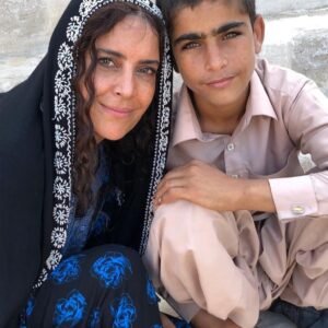 Nazanin Farahani Instagram - روزهایی جذاب در اقلیمی زیبا ، خورشیدی نزدیک ، غروب هایی طولانی  با نورهایی تند و آسمانی بس عجیب و‌دریا دریا آخ دریایی همیشه سیمین. چه دلتنگم به  این خاک و آب و نور و هوای شرجی گرمش 
عکس سوم پسر زیبای منه که عاشقشم
فیلم #خورشید_آن_ماه  اولین تجریه ی کارگردانی ستاره جان اسکندری امید به موفقیتش در این عزصه 
کارگردان: ستاره اسکندری
تهیه کننده: منوچهرمحمدی 
 بازیگران: نازنین فراهانی و پژمان بازغی، امیرحسین هاشمی، مریم بوبانی، بنفشه صمدی، روژین صدر زاده، نکیسانوری، صادق سهرابی، مهتاب جامی، صادق بلوچی ، 
#نازنین_فراهانی #پژمان_بازغی #ستاره_اسکندری #مریم_بوبانی 
#باعشق_جهان_را_تغییر_دهیم
Photo: @pouya.shahjahany