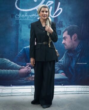 Nazanin Farahani Instagram - پناه می برم به خیال 
استایل: مرجانه ترلانی, @lunelry.design
عکس: شهاب اسدی، سروش منوچهری 
#نازنین_فراهانی