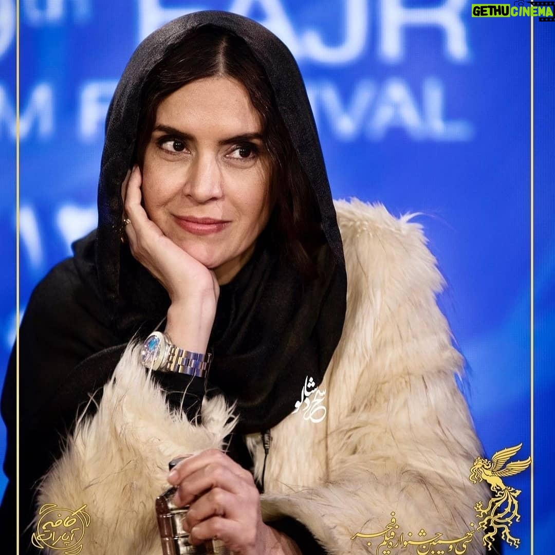 Nazanin Farahani - 2.3K Likes - عکس هایی که هنرمندان عکاس در فوتوکال فیلم مصلحت ثبت کردند. دوست داشتم در دیوار خودم باشد و بماند از من.
و نیز بهانه ای باشد که به دوستانم، خانواده ام و تمام کسانی که با عشقشان شگفت زده ام کردند و به من عشق دادند بگویم چه قدر قدردانتان هستم., چه قدر عاشقم بر شما بیش تر از پیش . پروردگارا شکر بابت این همه عشق
در نور باشید و بمانید
#باعشق_جهان_را_تغییر_دهیم
#نازنین_فراهانی
#عشق