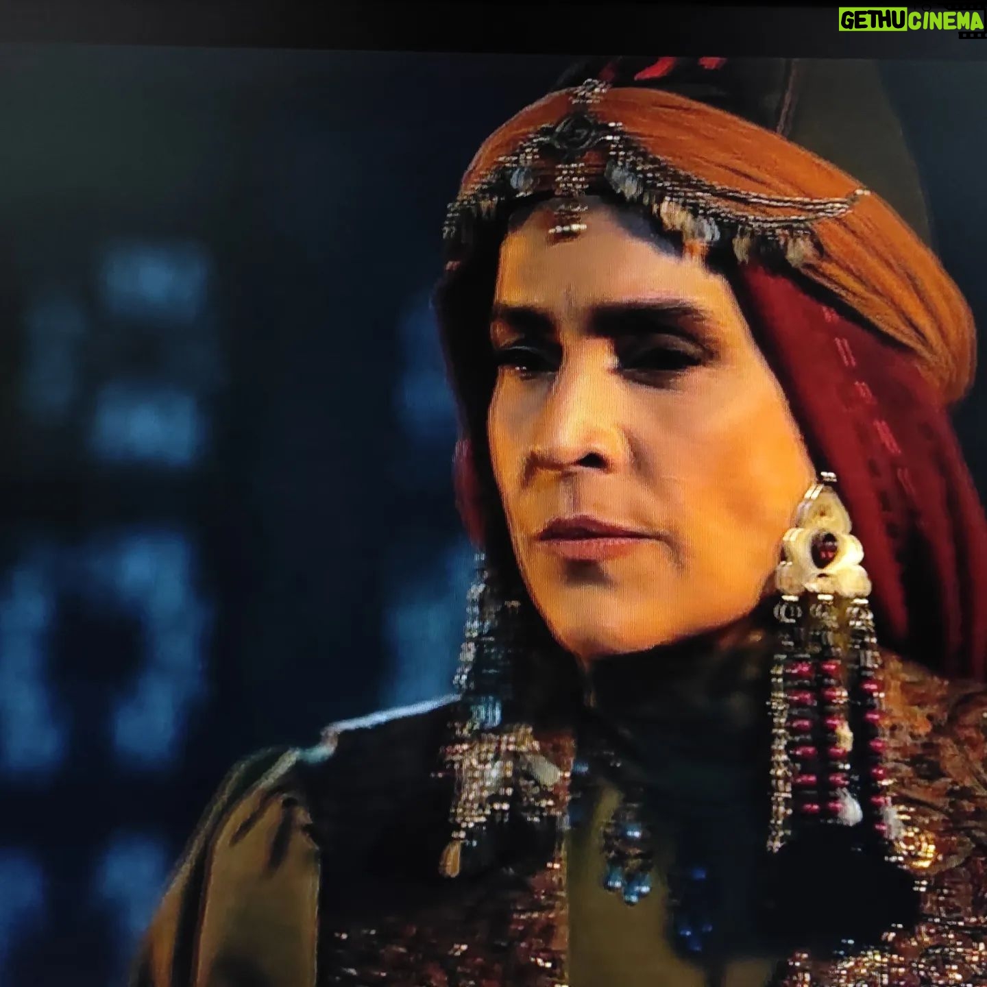 Nazanin Farahani - 1.5K Likes - لطیفه از عشق من به او, در روایتی که خواندم جان گرفت، دوستش داشتم ، همه ی بالا و پایین هایش را، همه ی شیرینی و ساده گی اش را، جنون و تلخی هایش را، عشق دیوانه وارش به فرزند و همسرش، مهربانی اش و هر چه بر او رخ داد که سخت ترش می کرد در تعهدم به او. سالی را با تو زیست کردم و دوستت داشتم چون فرزندی. لطیفه تمام شد. خداحافظ مستوران و مستورانیان.
سپاس از سیدجمال سید حاتمی کارگردان عزیز که بار دیگر به من اطمینان کرد و این نقش زیبا را به من سپرد و دستیار کارگردان و انتخاب بازیگر حمیده مقدسی که گام اول را او برداشت و سپاس از آقای مسعود آب پرور عزیز کارگردان محترم مستوران . سپاس از تهیه کننده ی محترم عطا پناهی، سپاس از نویسندگان جوان مستوران یزدان کاظمی و فائزه یارمحمدی که خلق کردند لطیفه را و مستوران را. سپاس از تصویربردار خوش ذوق مسلم تهرانی برای قاب های خوش نقش و نگارش، مرتضی پور حیدری برای شهرم و خانه ام، ژاله خانوم زکی زاده برای لباس های زیبایم، احسان روناسی برای گریم .میثم یاردیلو صدابردار عزیز ما. عماد خدابخش و حسن حسندوست تدوین، حسین قورچیان صدا گذار ، سپاس از علی سینارضانیا که هر بار لطیفه را دیدیم دردش را با نوای غم انگیزی همراهی کرد. سپاس از گروه کارگردانی و سپاس از تک تک یارانم در این گروه از روز آغاز تا پایان. تمام گروه ها که نام بردن تک تک عزیزانم میسر نیست و سپاس ویژه از بازیگران عزیزی که درخشیدند و من کنارشان لذت بردم از این همکاری. دوستتان دارم. بدرخشید تا همیشه
@seyedhatami
@masoud_abparvar
@moslemtehrani
@morteza_pourheidari
@jale_zakizadeh
@meysam_yardilou_sound
@ehsan_ronasi
@yazdan_kazemi
@_faeze_s
@attapanahi
@hosseinghoorchian
@alisinarezania