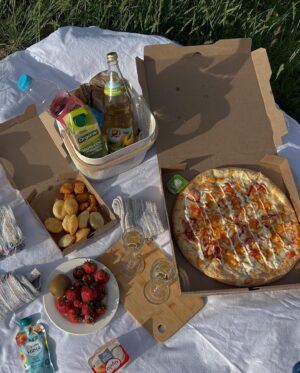 Nazbiike Aidarova Instagram - 🍕🍓