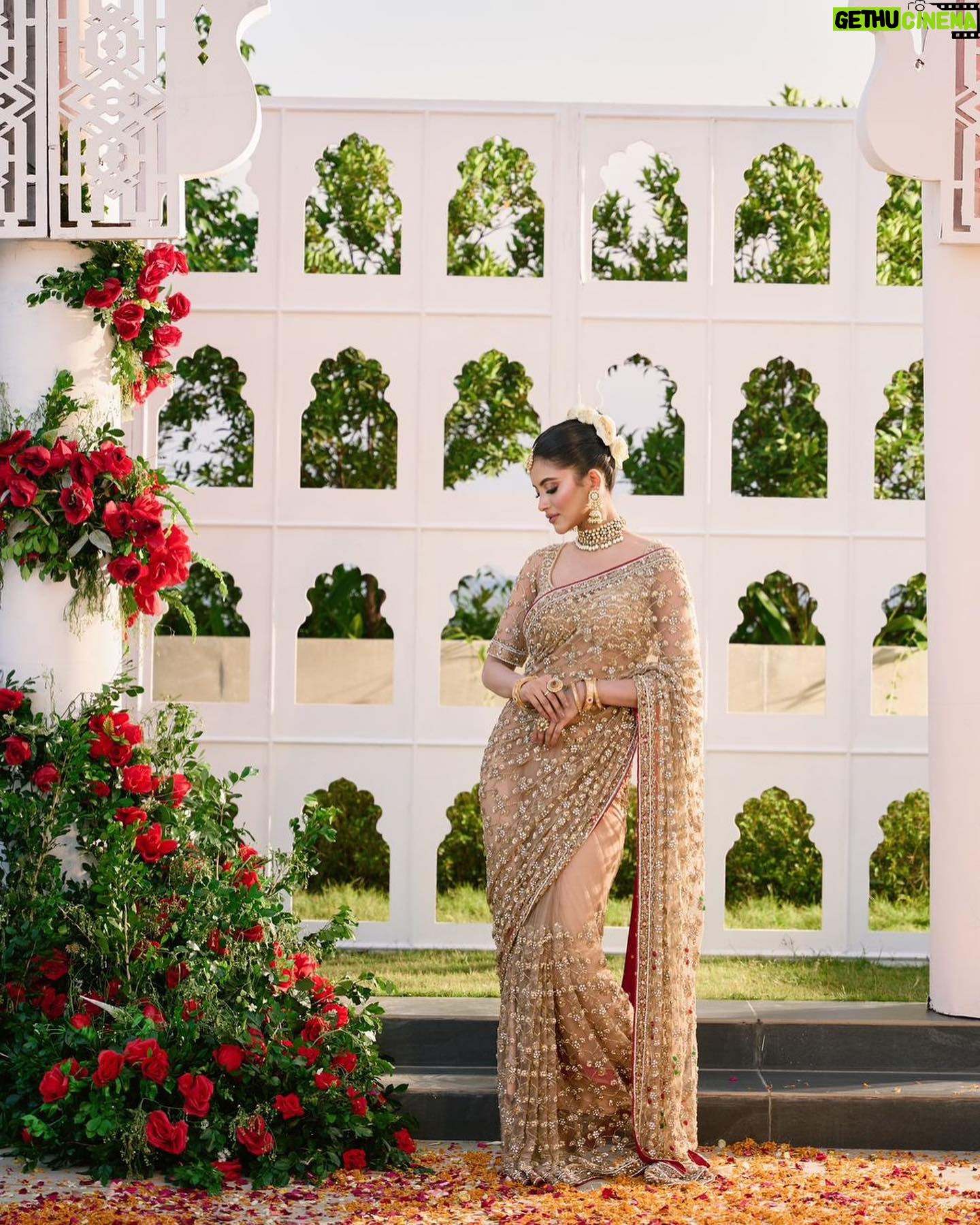 Nazifa Tushi Instagram - What a joy it is to be wrapped around in a sharee… “ only made in Bangladesh”❤️ Makeover by @liasbeautybox Attire @safiya_sathi 📷 Fojle Rabbi