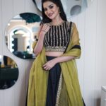 Nazifa Tushi Instagram - কলি কলি ফুল ফুটেছে নীল-কালো আর সাদা আরে কোন ফুলেতে কেষ্ট আছে, কোন ফুলেতে রাধা🖤 . . . Wearing @festivibe.official Makeover @luxemedispa 📸 @drirho07