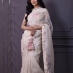 Nazifa Tushi Instagram – Wearing @festivibe.official polti bag @festivibe.official @mh_bipu @zahidkhanbridalmakeover 🤍