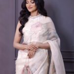 Nazifa Tushi Instagram – Wearing @festivibe.official polti bag @festivibe.official @mh_bipu @zahidkhanbridalmakeover 🤍