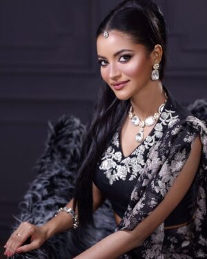 Nazifa Tushi Instagram - “Let your uniqueness shine and illuminate the world. ✨🖤
.
.
.
.
Wearing @festivibe.official 
@zahidkhanbridalmakeover 
📸 @mh_bipu