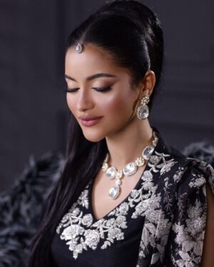 Nazifa Tushi Instagram - “Let your uniqueness shine and illuminate the world. ✨🖤
.
.
.
.
Wearing @festivibe.official 
@zahidkhanbridalmakeover 
📸 @mh_bipu