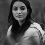 Nazifa Tushi Instagram - ‘এর নাম ধানসিঁড়ি বুঝি?’ মাছরাঙাদের বললাম; গভীর মেয়েটি এসে দিয়েছিলো নাম। আজো আমি মেয়েটিকে খুঁজি; 📸 @saj.jpeg