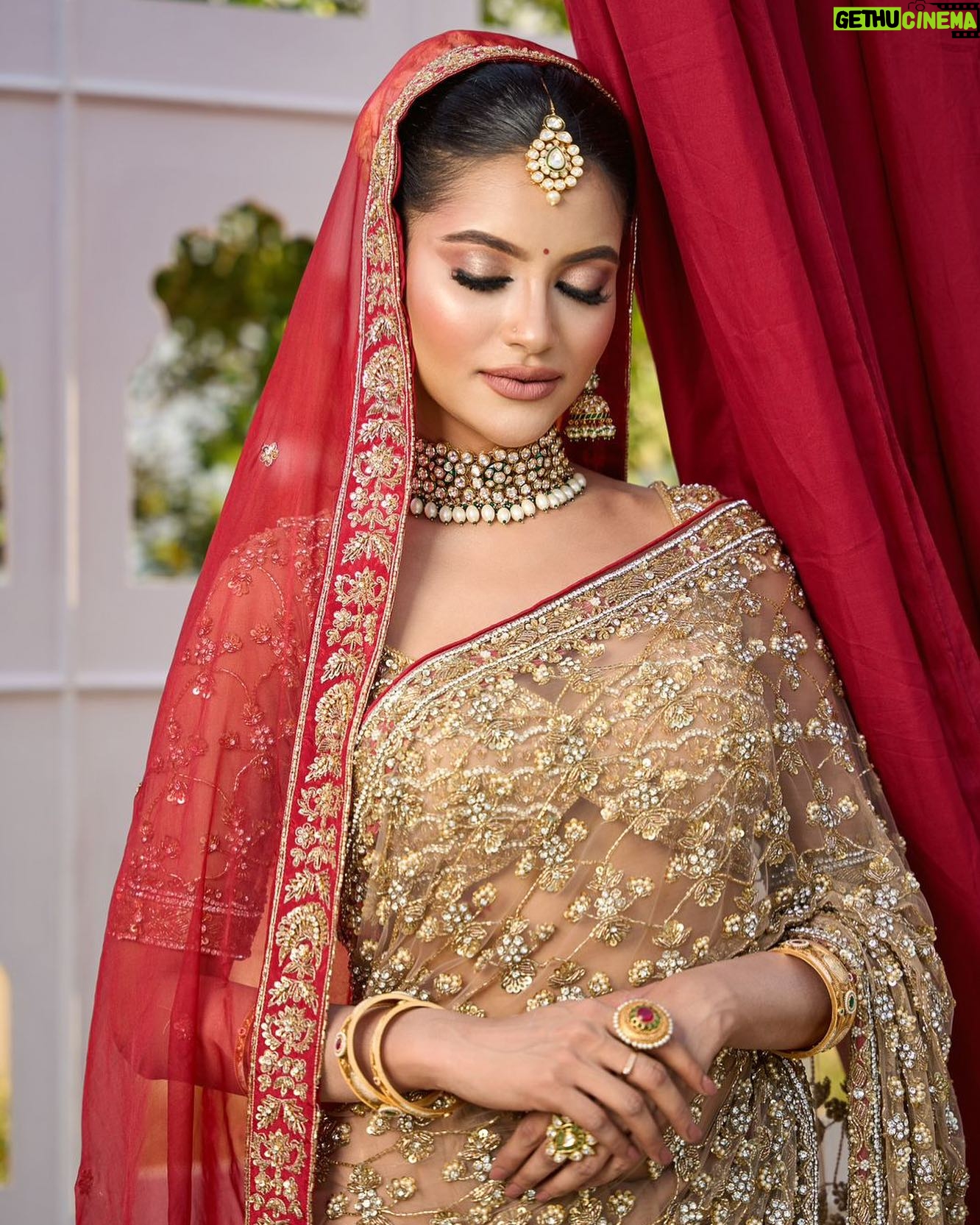 Nazifa Tushi Instagram - What a joy it is to be wrapped around in a sharee… “ only made in Bangladesh”❤️ Makeover by @liasbeautybox Attire @safiya_sathi 📷 Fojle Rabbi