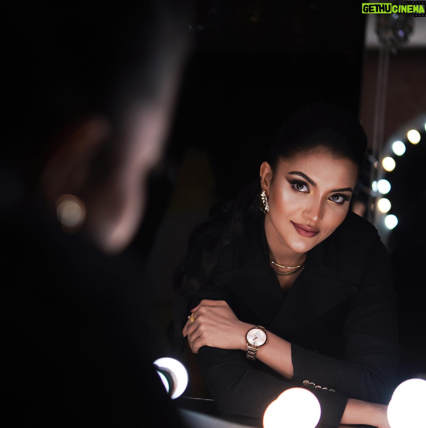 Nazifa Tushi Instagram - @zahidkhanbridalmakeover 🖤 📸 @drirho07