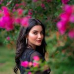 Nazifa Tushi Instagram - কাগজি ফুলে.. Thank you @festivibe.official 💜 📷 @vaskar_sam