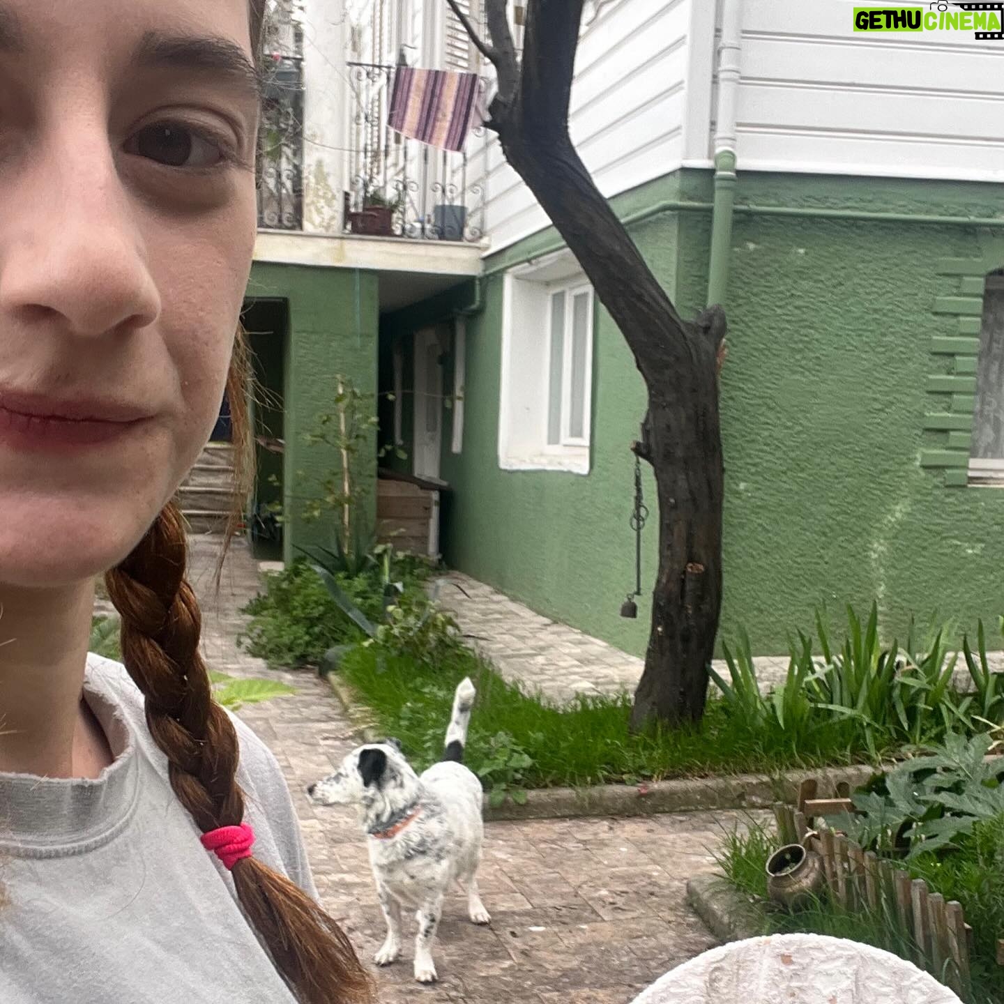 Nazlı Bulum Instagram - Ada. Filtre yok. Her şey kendi ışığı