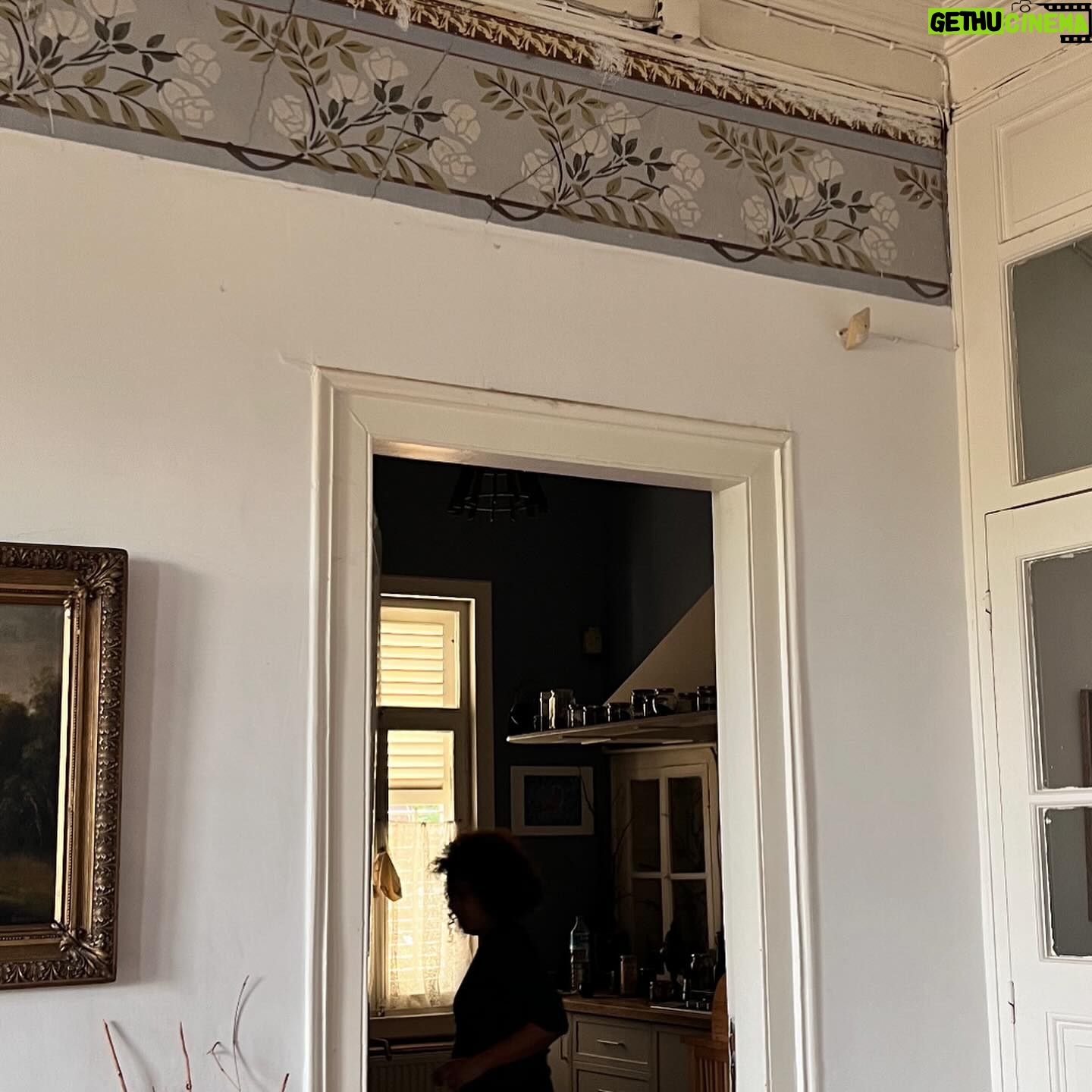 Nazlı Bulum Instagram - Ada. Filtre yok. Her şey kendi ışığı