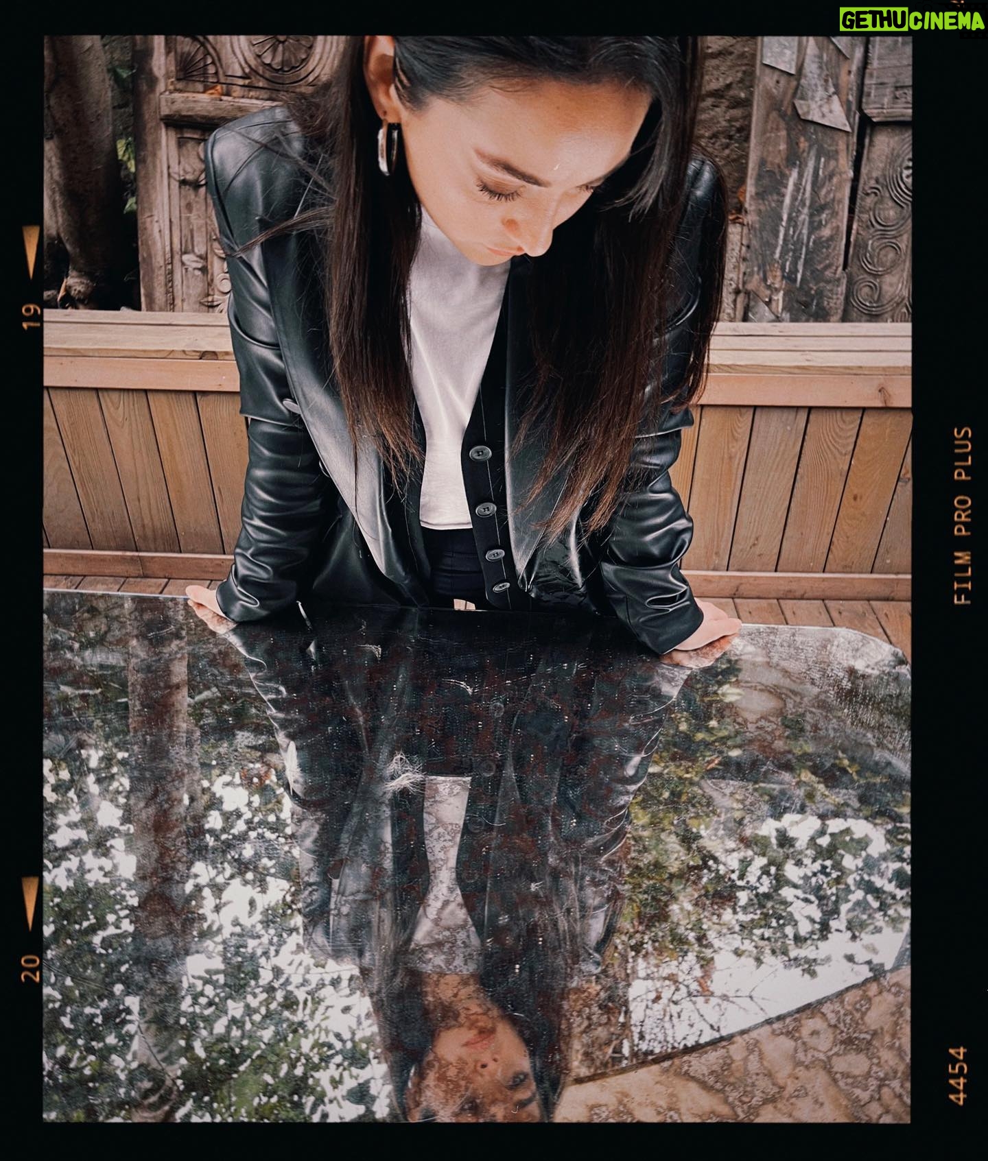 Nazlı Pınar Kaya - 10K Likes - Anlat.🪞