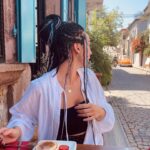 Nazlı Pınar Kaya Instagram - Eski sokaklar,eski kitaplar gibi.📜 📷 @ecemozkaya